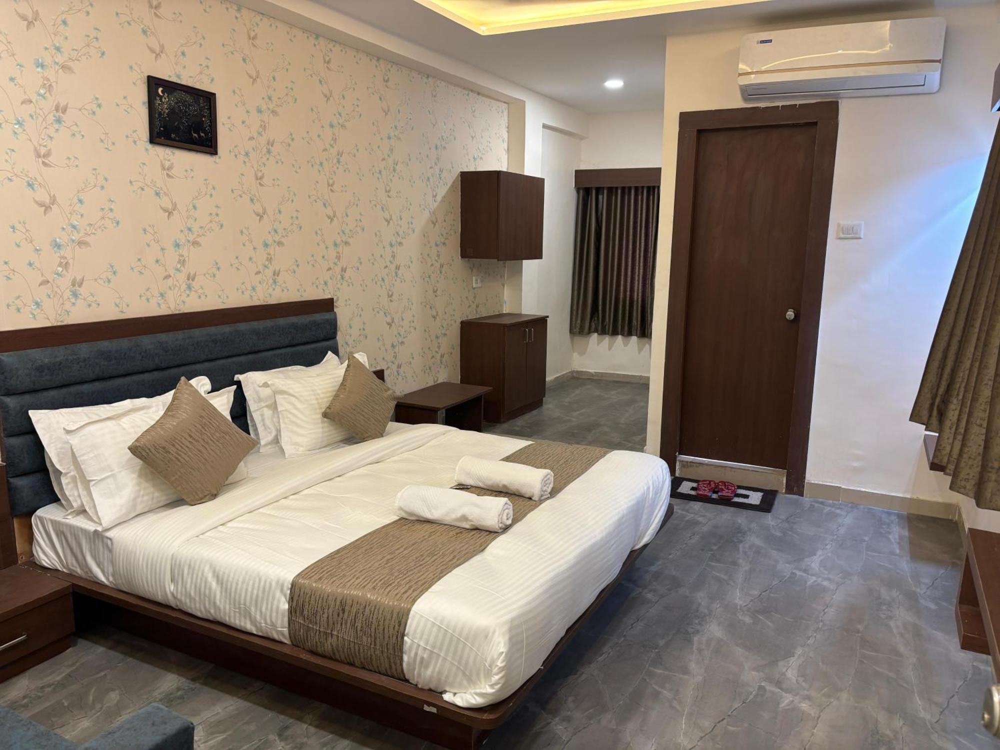Hotel Mountain Bharuch Exterior foto